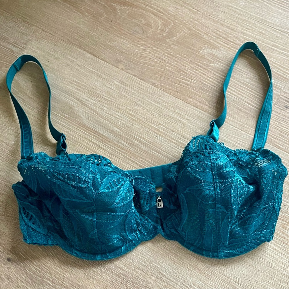 Barbara brand underwire lace bra - 32 E